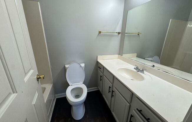 1 bed, 1 bath, 560 sqft, $745, Unit J64