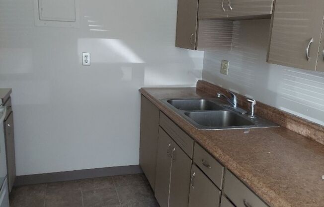 2 beds, 1 bath, 720 sqft, $1,295, Unit 4