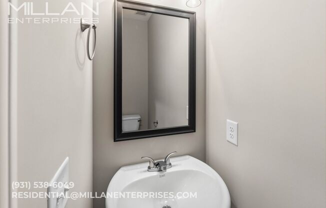 Contemporary 3-Bedroom Beauty with Walk-In Closet and Tile Shower Retreat