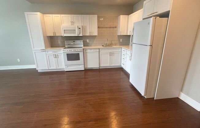 1 bed, 1 bath, 656 sqft, $975, Unit 306