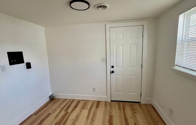 3 beds, 1 bath, $1,015, Unit 303