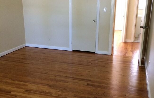 2 beds, 1 bath, $1,895, Unit SQ-189-3