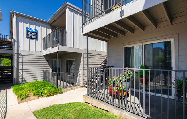 Building exteriors and grounds at The Biltmore Apartments located in the Vickery Midtown neighborhood of Dallas, TX.