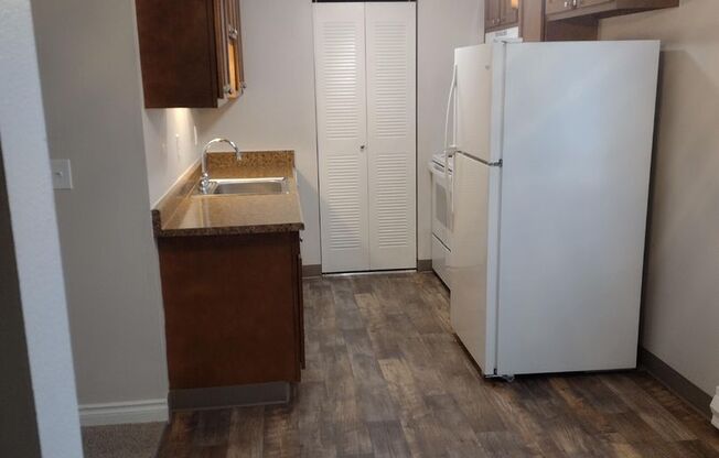 1 bed, 1 bath, 592 sqft, $1,350, Unit 004