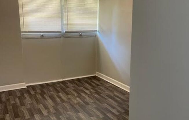 3 beds, 1 bath, $850