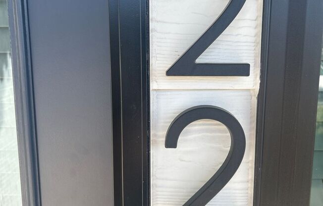 Studio, 1 bath, 500 sqft, $995, Unit 22