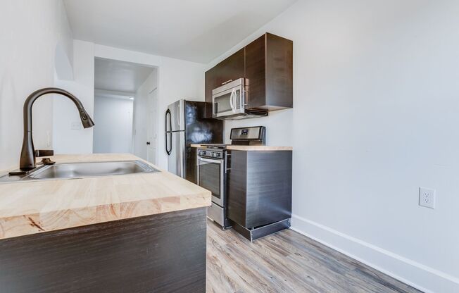 20 - 826 E Warrington