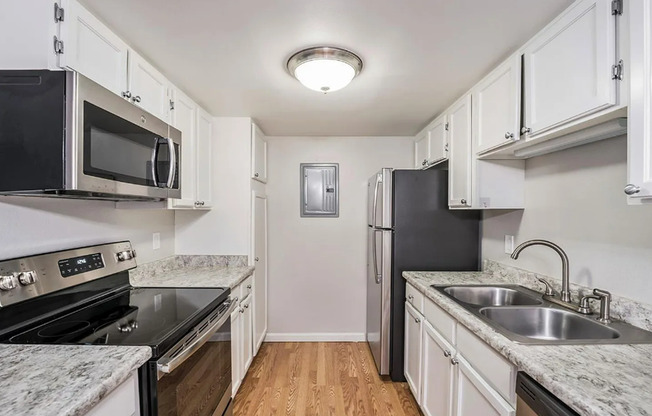 2 bedroom/2 bathroom main level condo!
