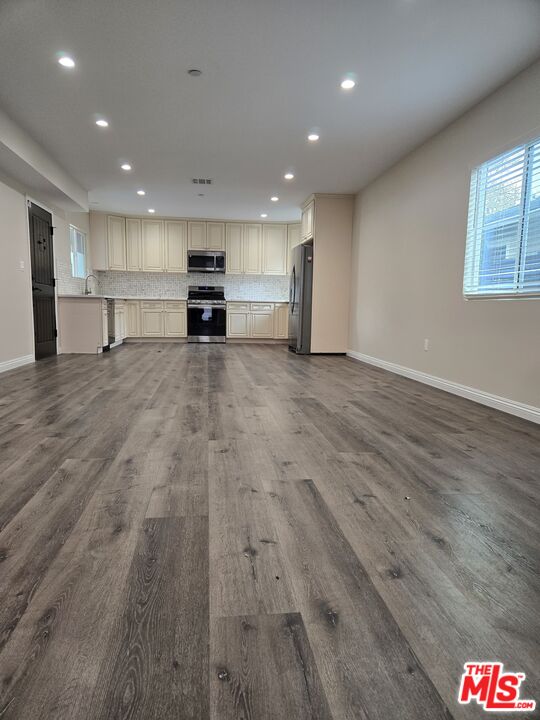 5062 TOPANGA CYN BLVD