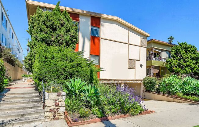 Great unit steps away from Montana!