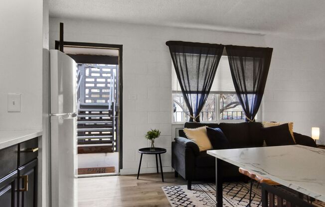 1 bed, 1 bath, 430 sqft, $1,095, Unit 1803 S Cascade Ave. - Unit 17