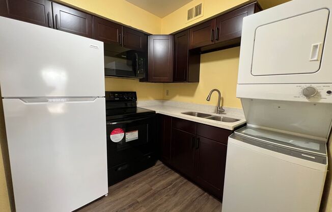 2 beds, 1 bath, $1,295