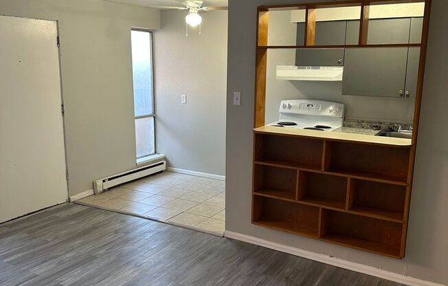 1 bed, 1 bath, $895, Unit 18