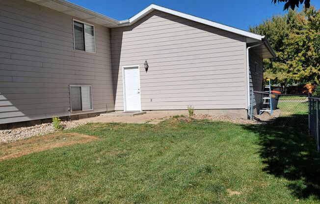 3 beds, 2 baths, $1,850