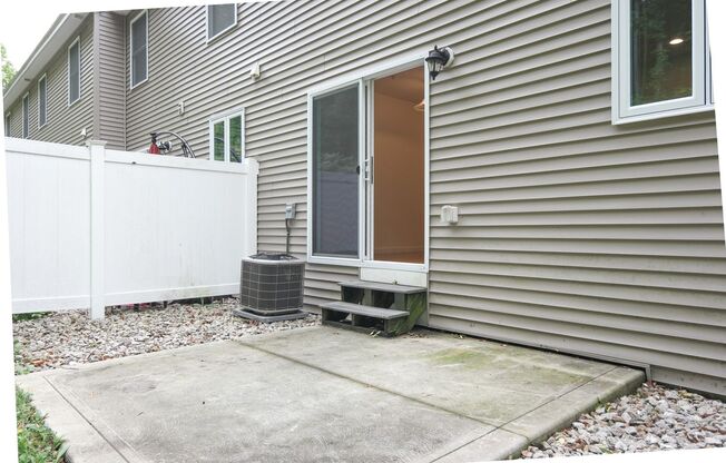 2 beds, 1.5 baths, $2,950, Unit 24 Jefferson Dr