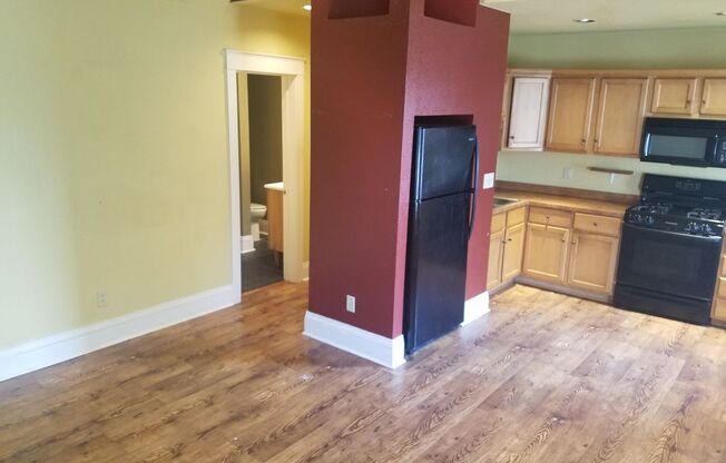 1000 E. Locust St. / 2906 N. Weil St.