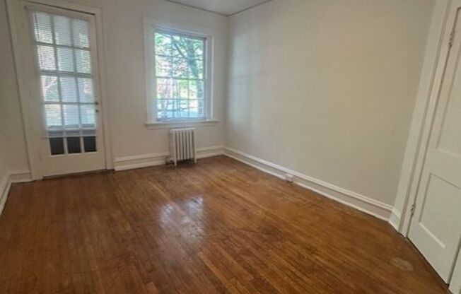 1 bed, 1 bath, 750 sqft, $1,350, Unit 215-1