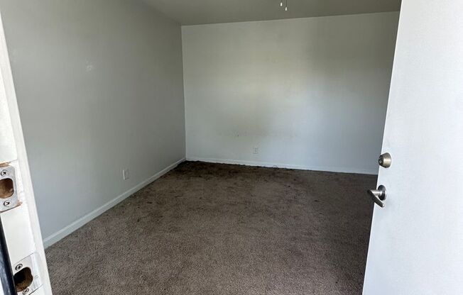 1 bed, 1.5 baths, 650 sqft, $1,375, Unit 208