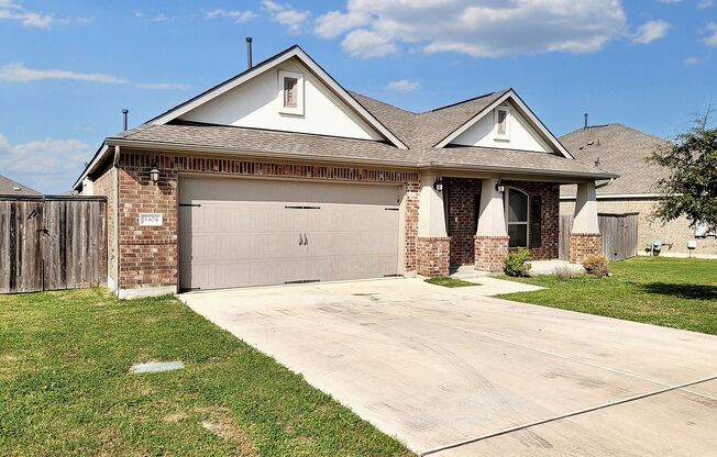 Beautiful One Level 3 BR / 2 BA Home for Rent!