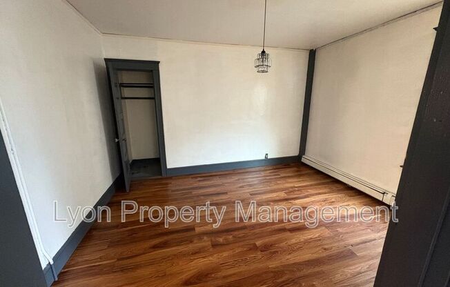 216 WOOD AVE