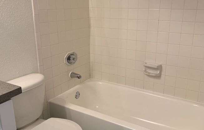 2 beds, 2 baths, 1,038 sqft, $1,215, Unit 0110