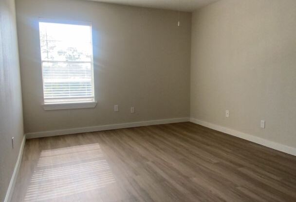 2 beds, 1 bath, 900 sqft, $1,499, Unit ELP2202-234