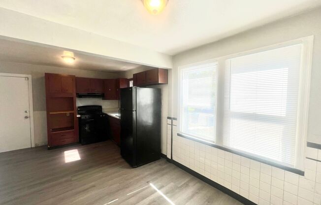 2 beds, 1 bath, $1,050