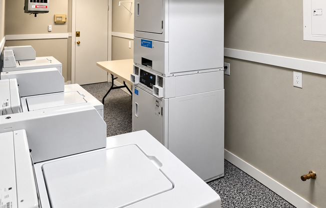2 beds, 1 bath, 720 sqft, $1,245, Unit 54