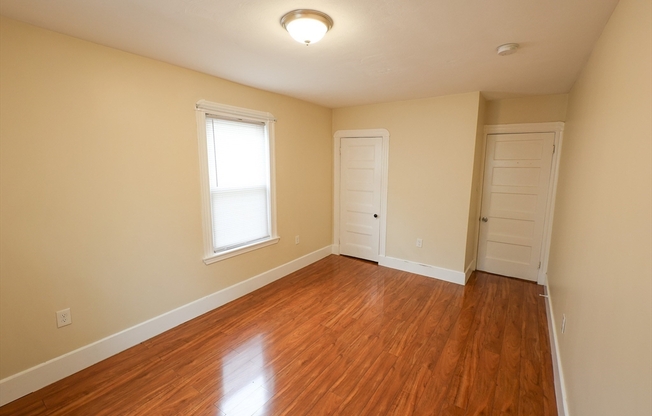 3 beds, 1 bath, 1,100 sqft, $2,850, Unit 2