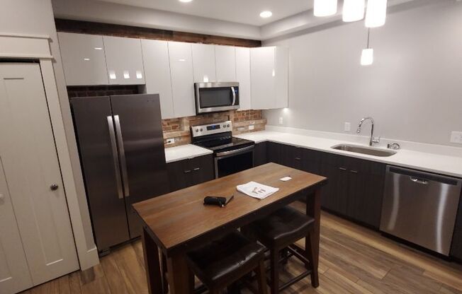 1 bed, 1 bath, 619 sqft, $1,395, Unit 302