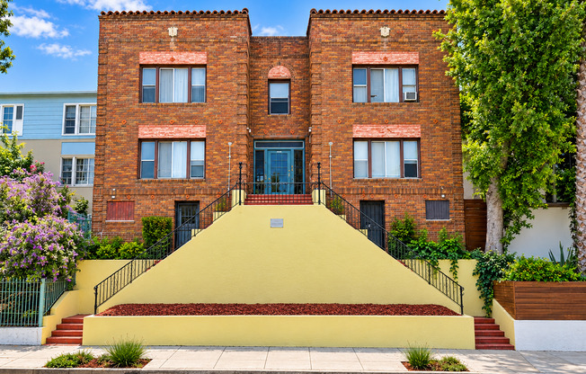 Gorgeous Apartment Available...New York Style and Charm...5 minutes from LA LIVE!