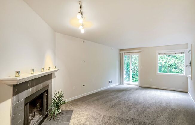 Lovely and Spacious 2 BR/2 Full BA Issaquah Condo. Great Location !