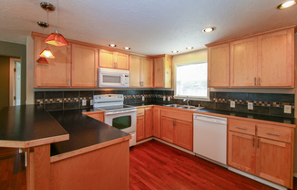 2 beds, 1 bath, $1,595