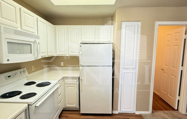 2 beds, 2 baths, 1,018 sqft, $1,395, Unit Apt 2043
