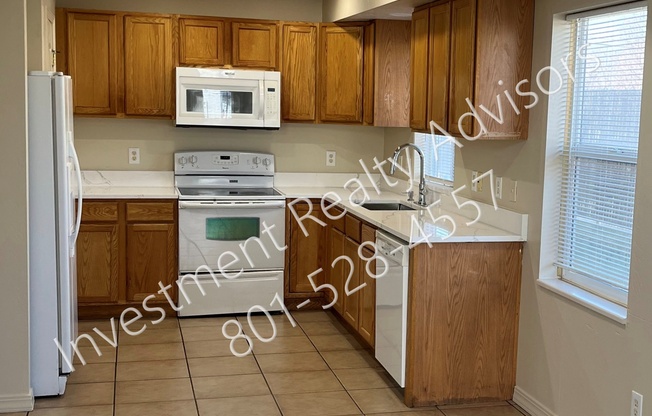713 E DORADO CT