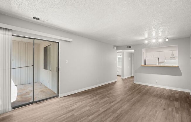 2 beds, 1 bath, 900 sqft, $1,025, Unit 122