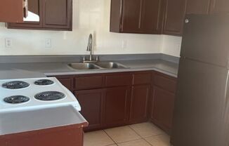 3 beds, 2 baths, $1,200, Unit Unit 3/C