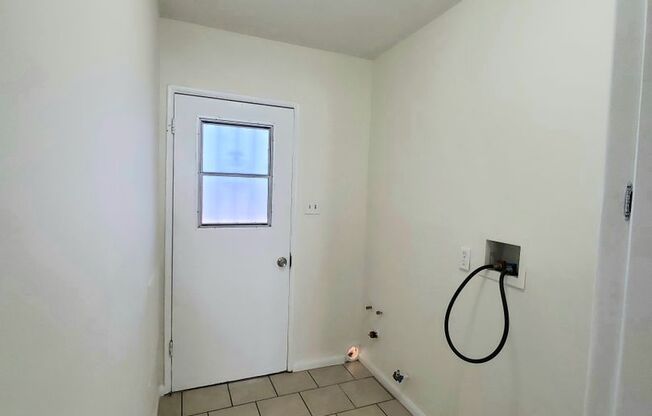 1 bed, 1 bath, 570 sqft, $1,900, Unit 027