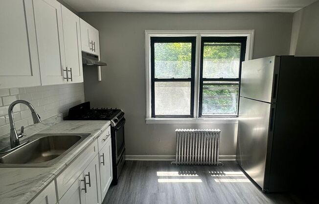 2 beds, 1 bath, 850 sqft, $1,895, Unit APT 36