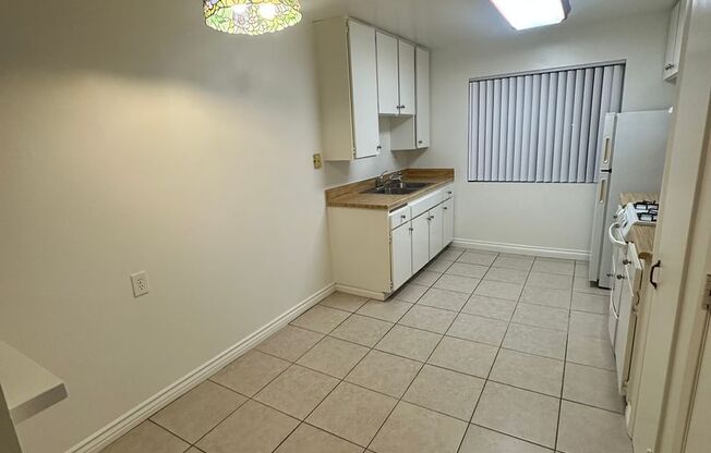Upstairs 2BD/1BA Condo with 1 reserved covered parking, HOA pool, new paint, new flooring, in Lakeside.