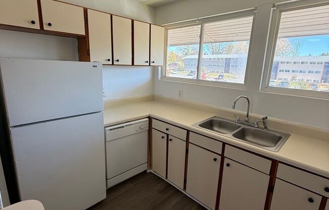 2 beds, 1 bath, 850 sqft, $845, Unit Apt. 42