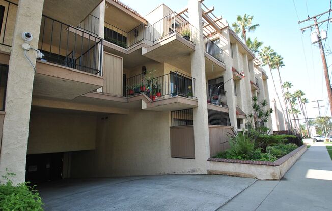 2 beds, 2 baths, $3,400, Unit Signal View