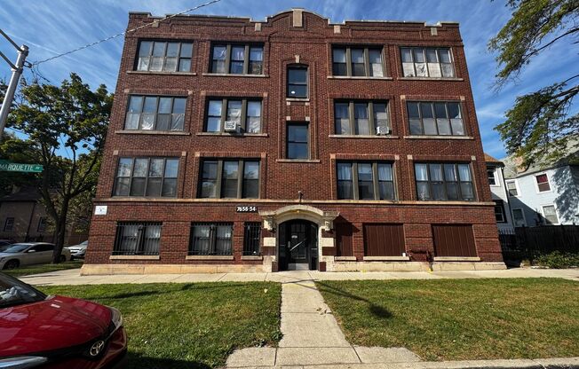 7654 Marquette