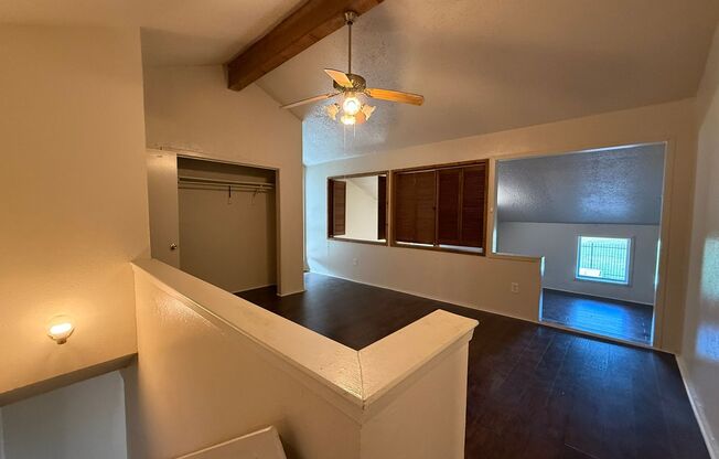 2 beds, 1.5 baths, $895, Unit APARTMENT 1305