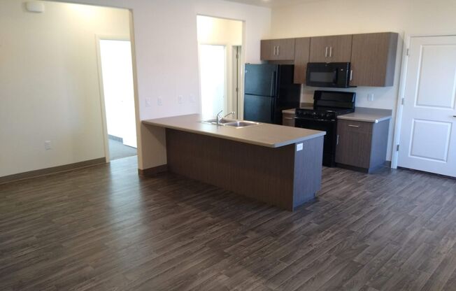 2 beds, 1 bath, 870 sqft, $1,250