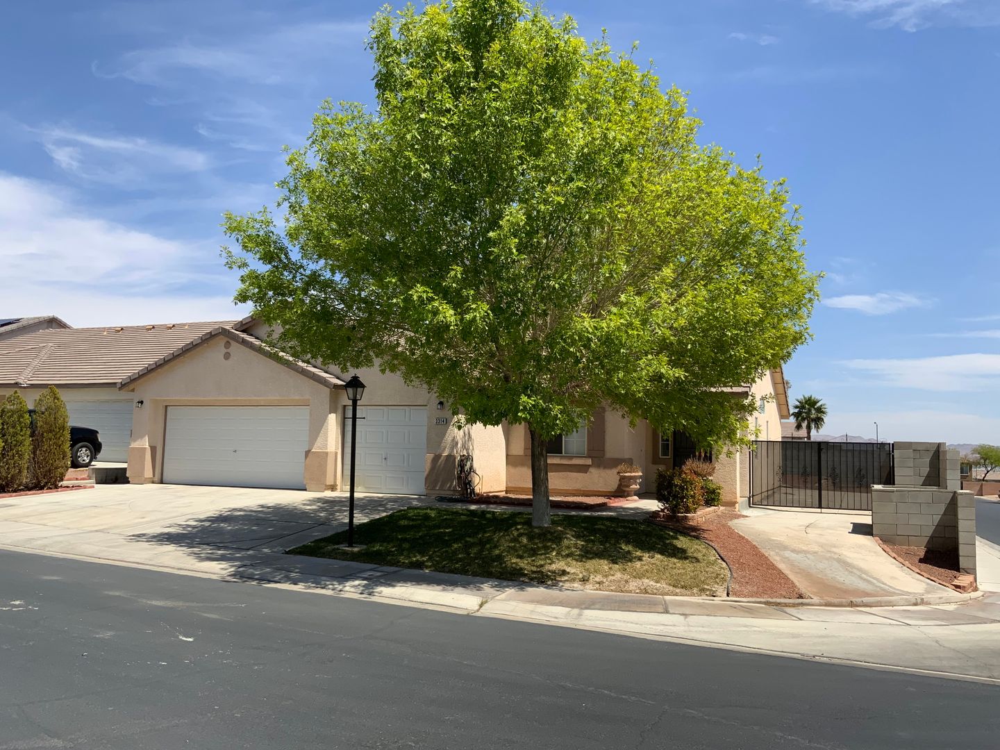NLV SINGLE STORY WITH 3 CAR GARAGE