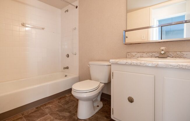2 beds, 1.5 baths, 1,008 sqft, $1,600, Unit Unit 112