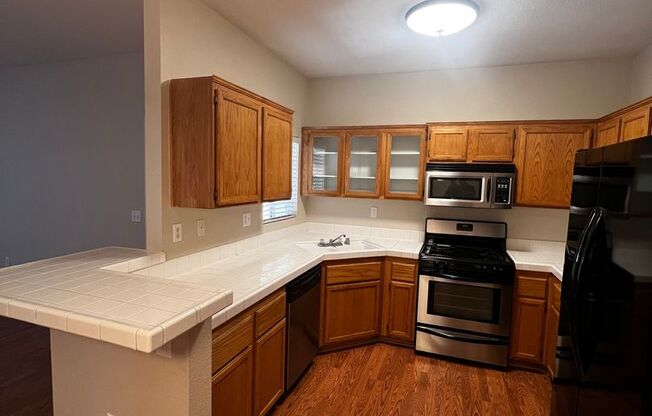 3 beds, 2 baths, $1,695, Unit # 2102