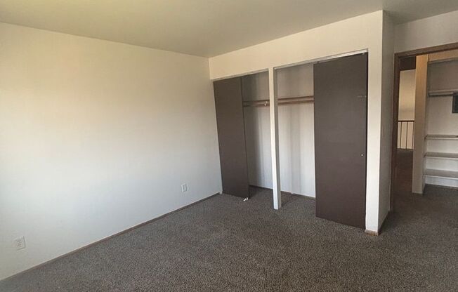 3 beds, 1.5 baths, 1,204 sqft, $1,569, Unit 5206 05