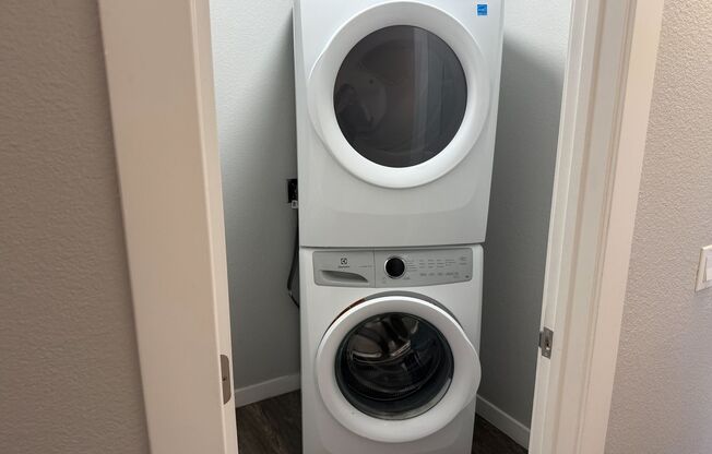 2 beds, 1 bath, 853 sqft, $2,550, Unit 9G